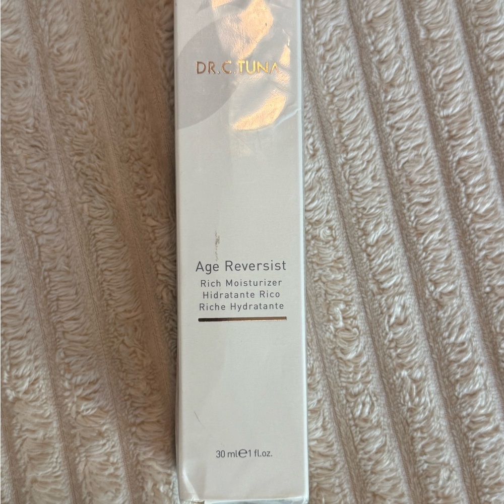 Farmasi Dr. C. Tuna Age Reversist Moisturizer